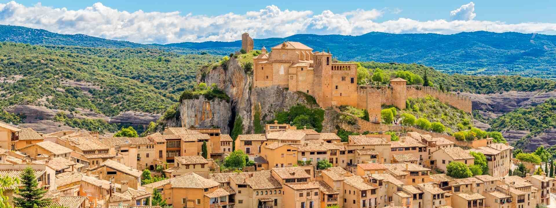 Enclavado en el cañón de un río: el increíble pueblo medieval de Huesca custodiado por una fortaleza