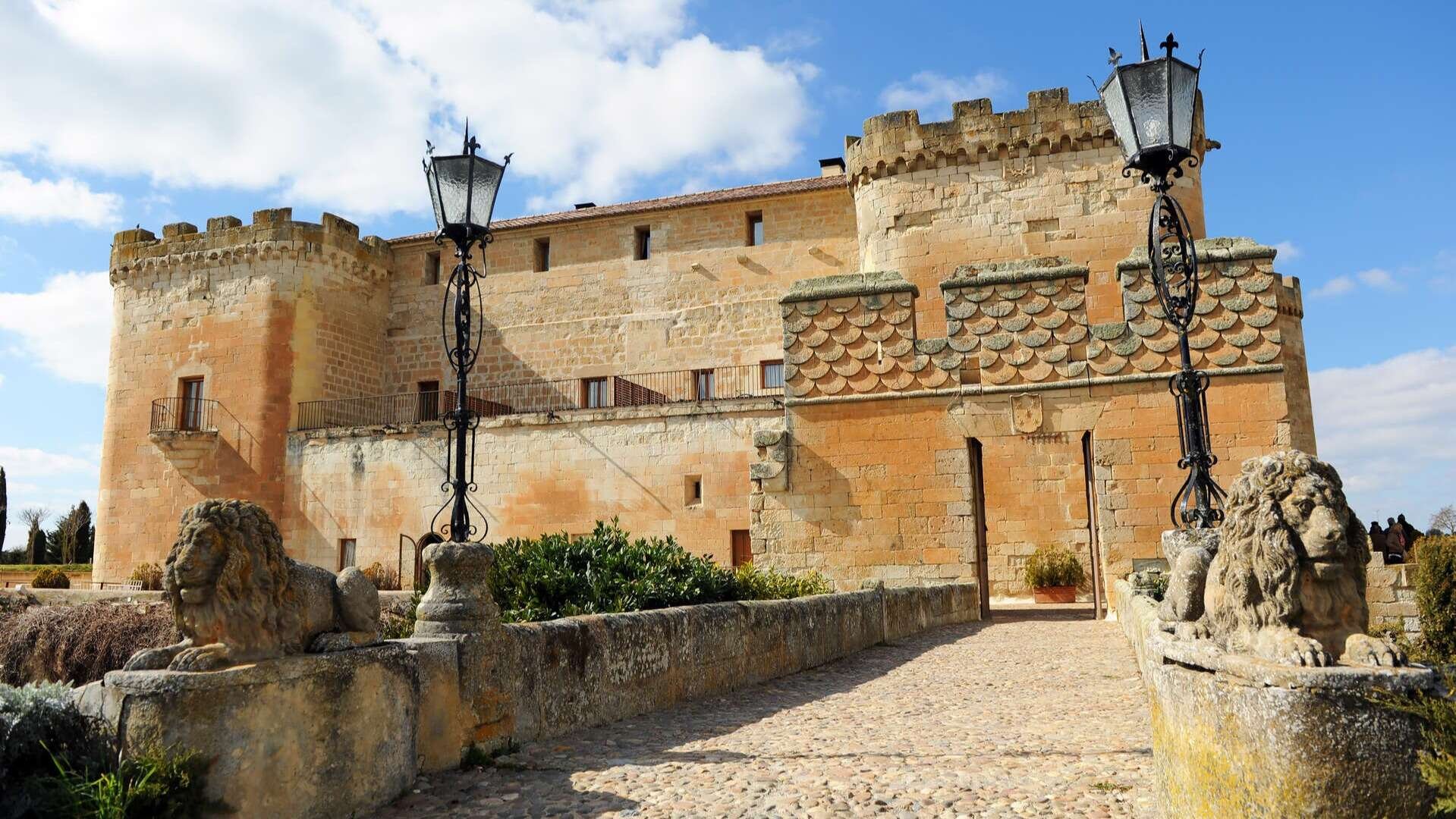 Enclavado entre ríos: el bonito castillo renacentista que presenció un amor imposible