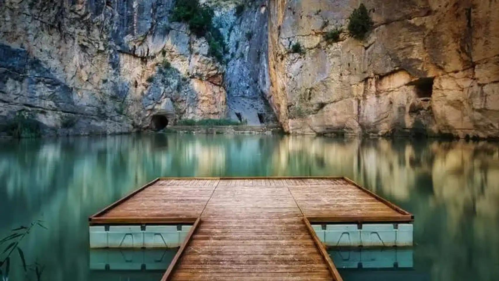 Esta es la piscina natural más bonita de España: un ambiente de película y perfecto para una escapada