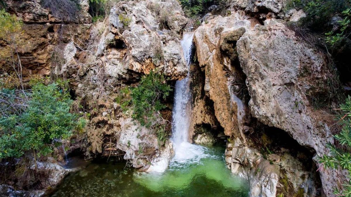 Esta es la preciosa ruta de Málaga para toda la familia que acaba en una enorme cascada con su propia piscina natural: está a media hora de la capital