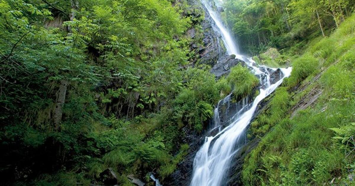 Esta impresionante cascada de Galicia tiene más de 50 metros de altura y es protagonista de una popular leyenda gallega
