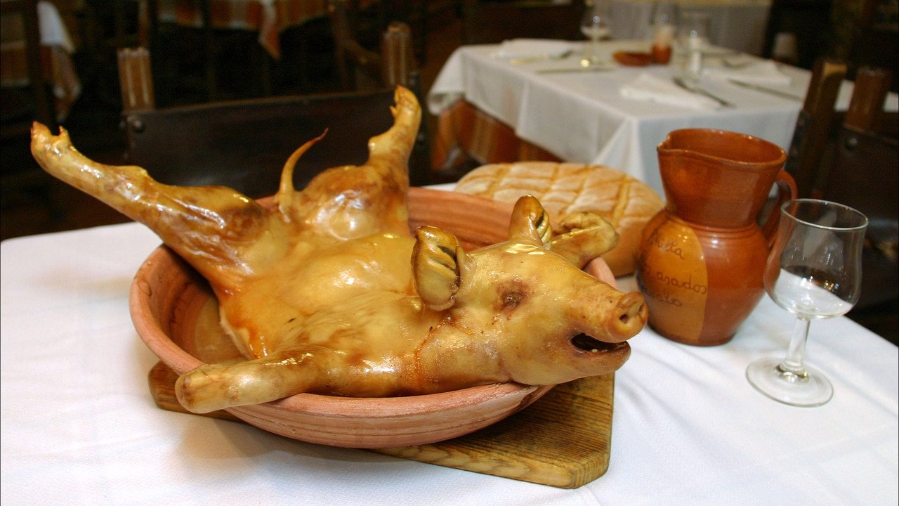 Esta impresionante villa medieval ofrece el mejor cochinillo, y no es Segovia
