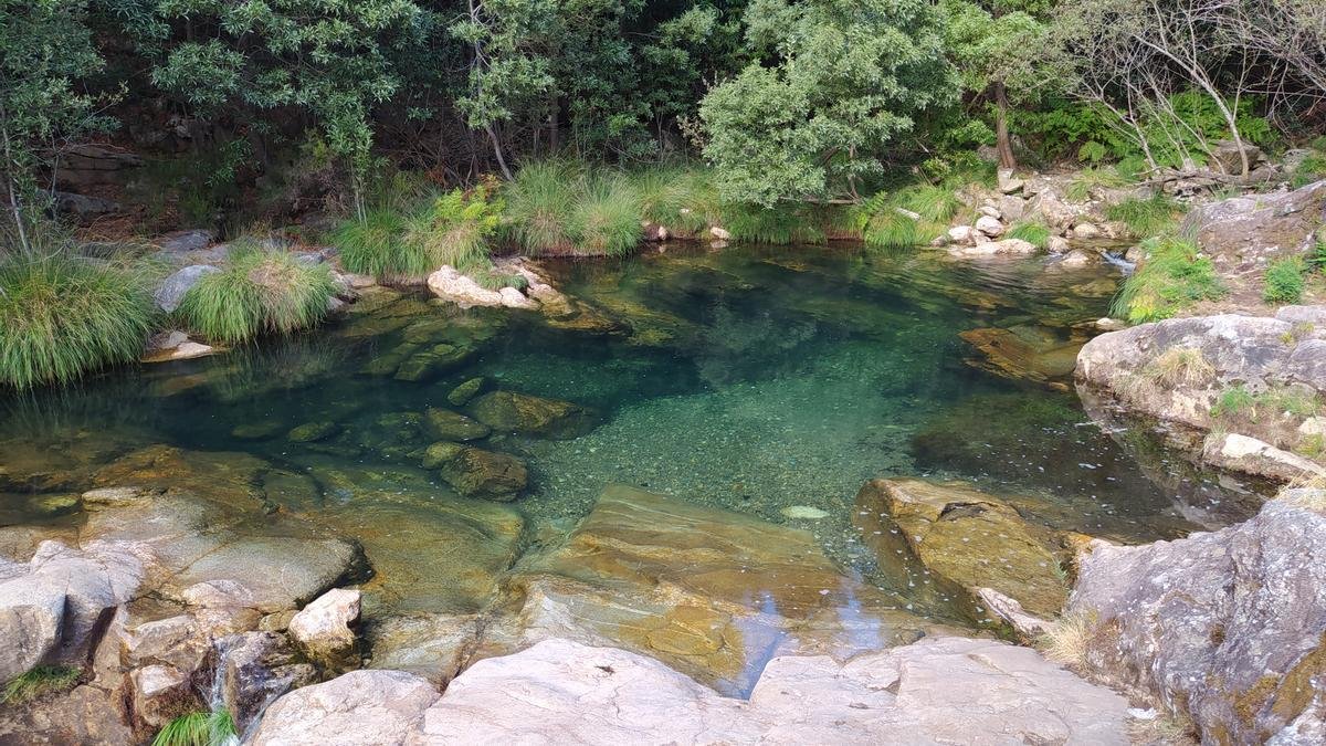 Estas piscinas naturales de Pontevedra han fascinado a National Geographic por sus aguas «esmeralda» y su espectacular entorno