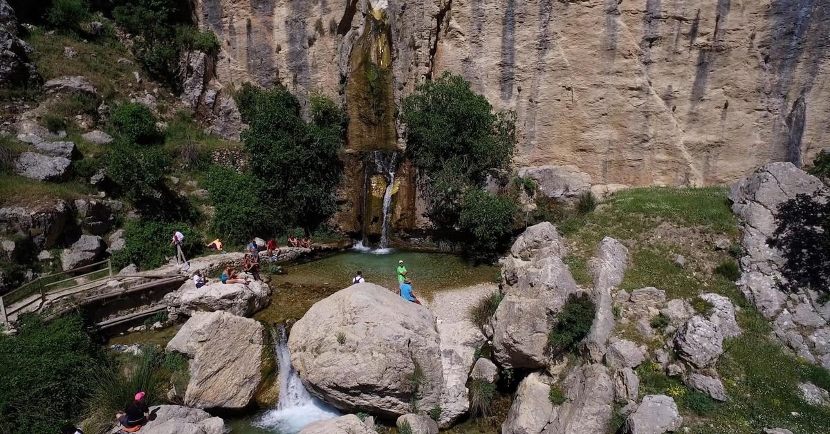 Estas pozas naturales de Granada son “un paraíso con todo lo necesario” y ya arrasan entre los más aventureros