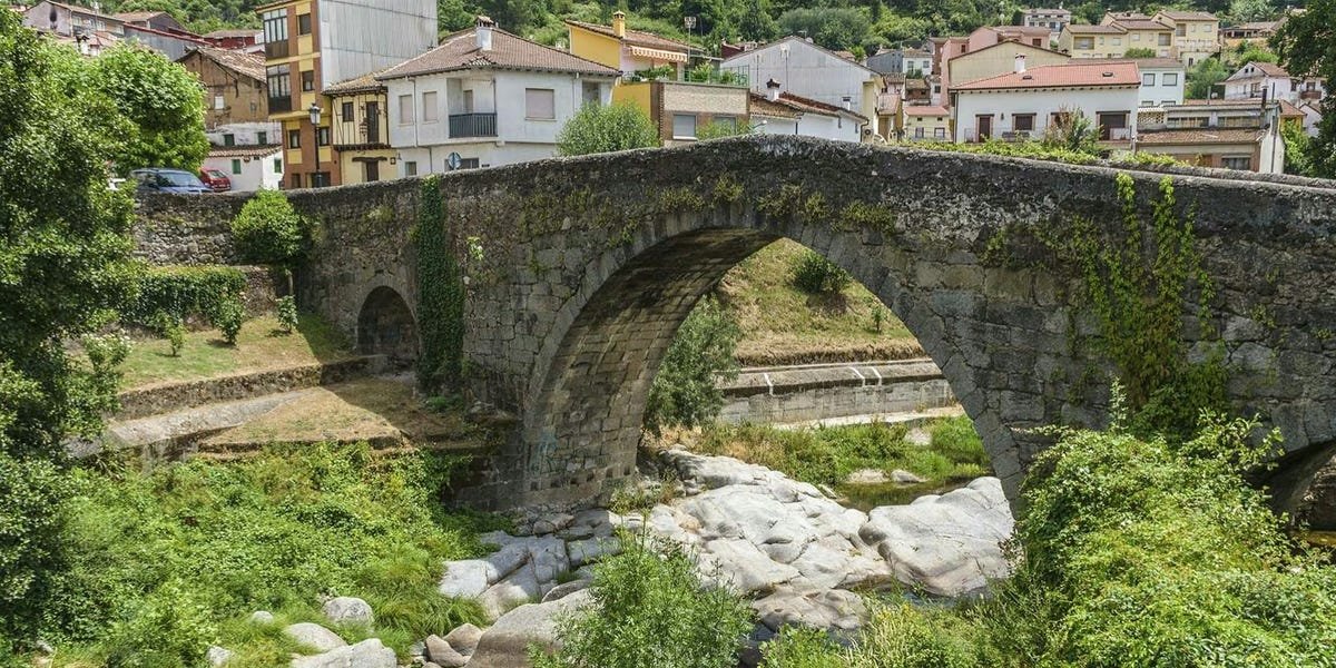 Este desconocido pueblo medieval a menos de dos horas de Madrid es uno de los más bellos de España y es perfecto para visitar en verano y estar fresco