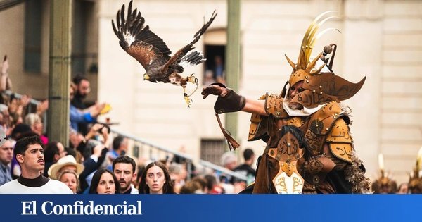 Este pueblo de Madrid revive la Edad Media con talleres de vidrio soplado, pasacalles y exhibiciones de vuelo rasante de aves rapaces