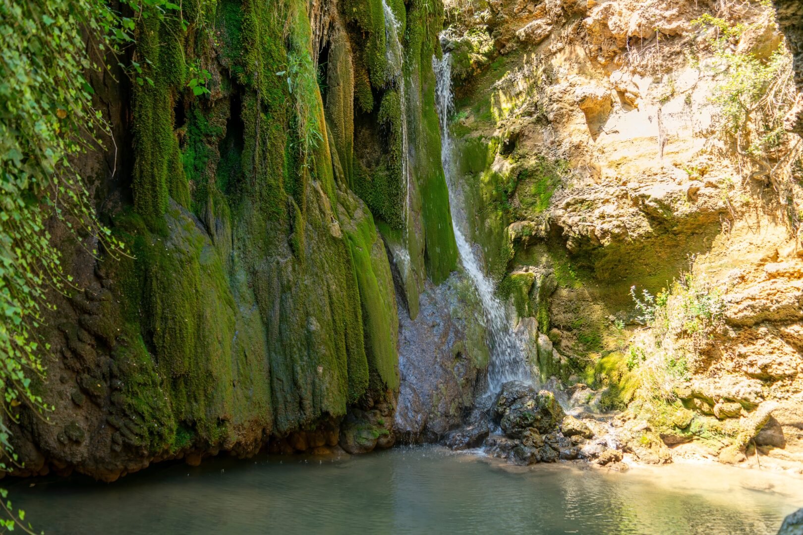 Este pueblo es el secreto mejor guardado de Cuenca: una cascada, un castillo medieval y a 40 minutos de la capital