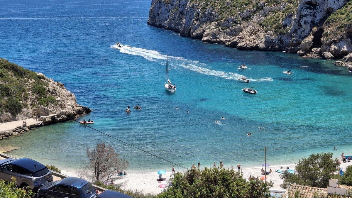 La cala de aguas turquesa que parece una postal: está en Alicante y es la más fotografiada en Instagram