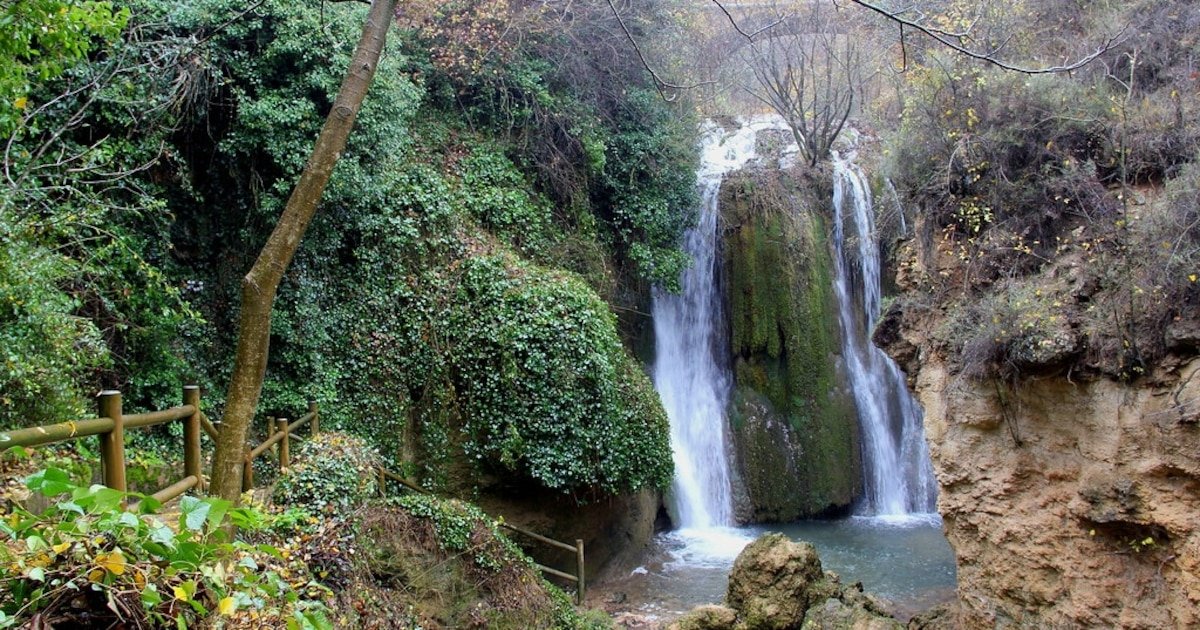 La cascada de Cuenca situada junto a una ermita del siglo XVI y a la que se llega por una sencilla ruta de senderismo