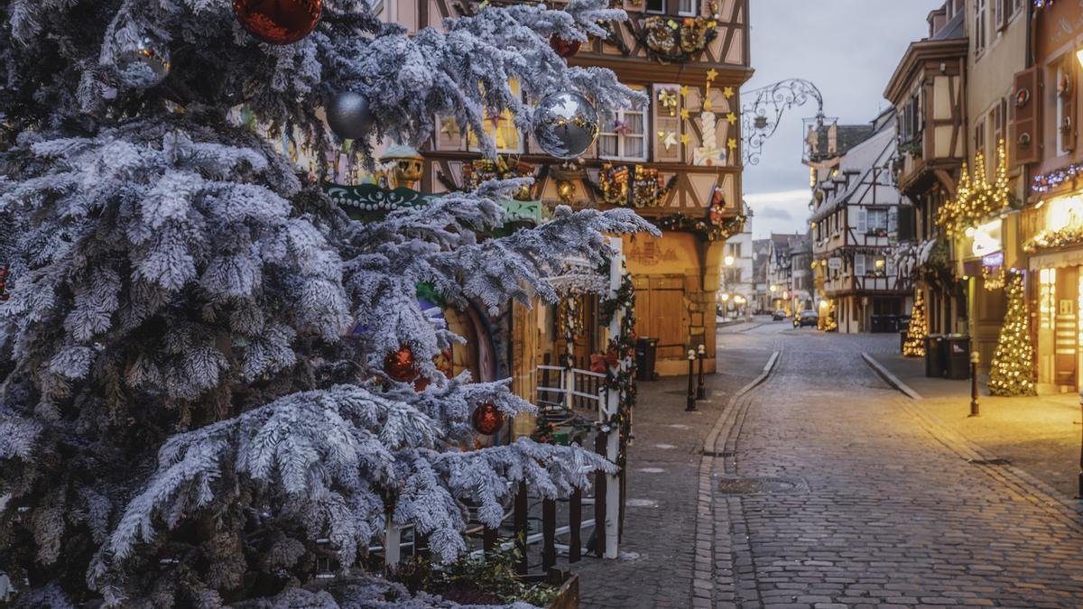 La ciudad más bonita del mundo en Navidad está a 2 horas de España: tiene 6 mercadillos de cuento y calles con canales