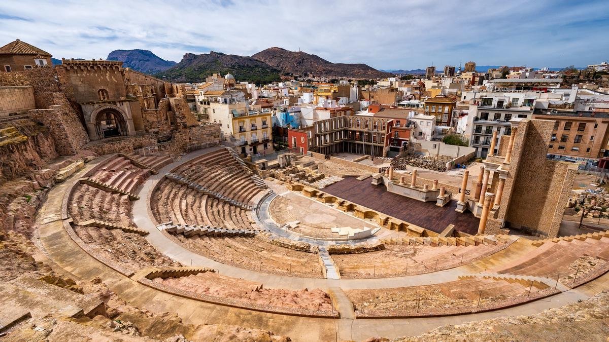 La ciudad más infravalorada de España es una joya que esconde un impresionante teatro romano y edificios modernistas únicos