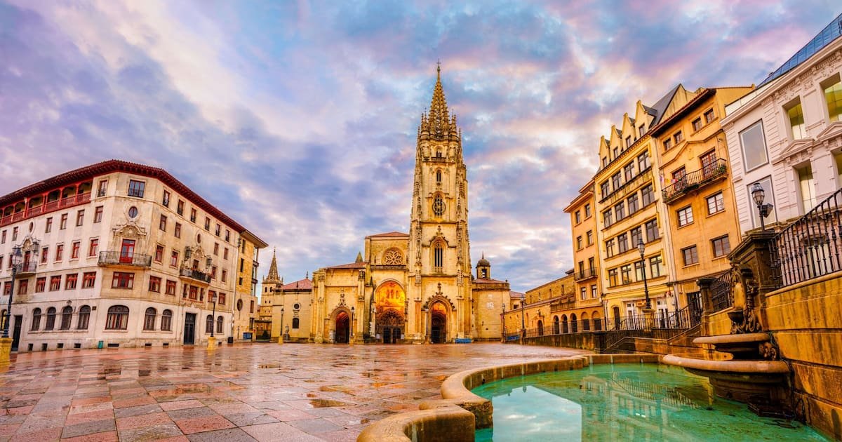 La ciudad medieval repleta de castillos y fantasía donde se hospeda Pedro Pascal y se consigue la mejor sidra