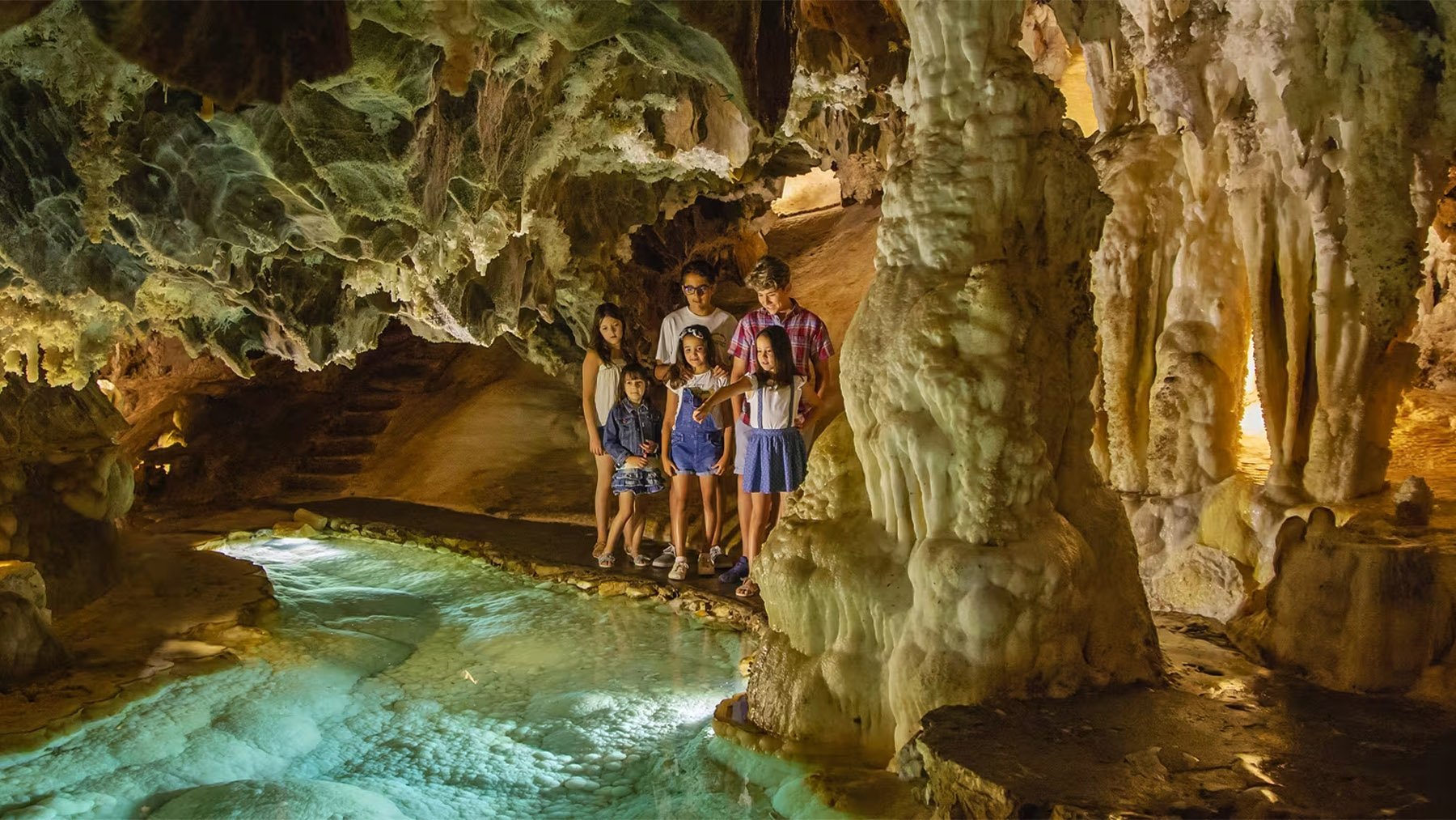 La desconocida cueva andaluza de 500 millones de años que es 