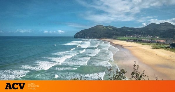 La espectacular playa del norte de España que hay que visitar sí o sí: dos kilómetros de arena y poco masificada