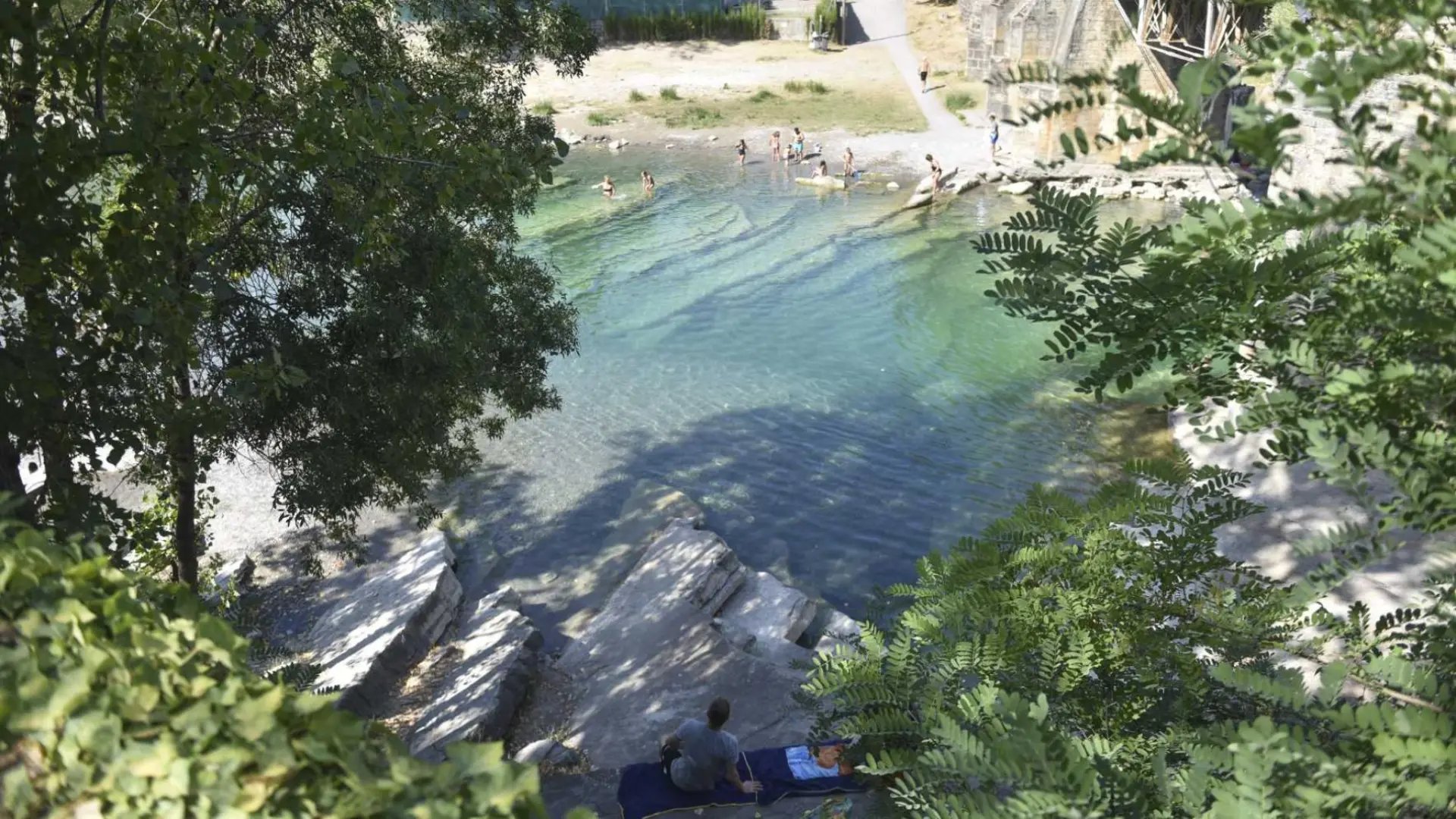 La espectacular poza natural del Pirineo aragonés para darse un refrescante chapuzón