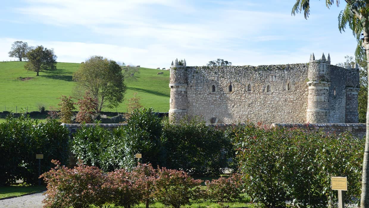 La fortaleza secreta de Cantabria que resistió guerras de bandos y esconde inscripciones del siglo XVII