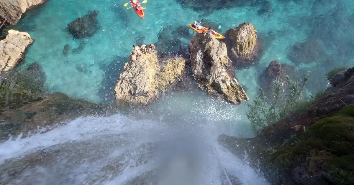 La impresionante cascada secreta de Málaga a lo que solo se puede llegar por este sendero o por las playas de Nerja