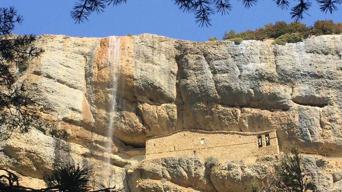 La impresionante ruta que conecta cascadas, ermitas y vistas inolvidables en Aragón