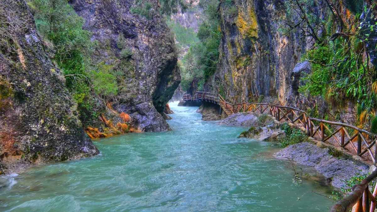 La mejor ruta de senderismo de cada provincia de Andalucía: podrás darte un chapuzón en cada una de ellas - Andalucía Informa