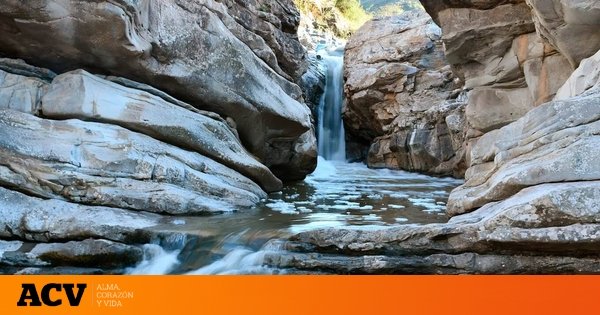 La piscina natural con cascada que debes visitar en La Rioja y que poca gente conoce: un tesoro escondido junto a un río de aguas cristalinas