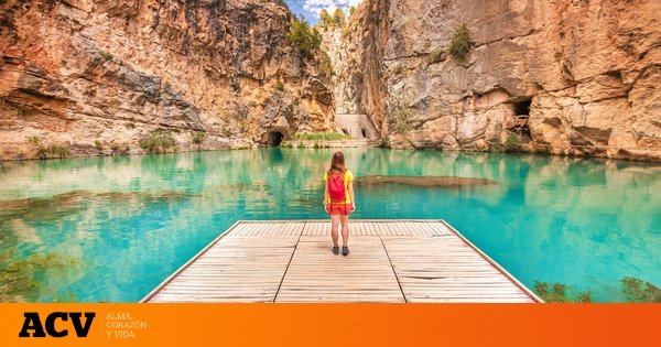 La piscina natural de agua cristalina que es una joya única y está en España: se llega por una ruta sencilla y es preciosa
