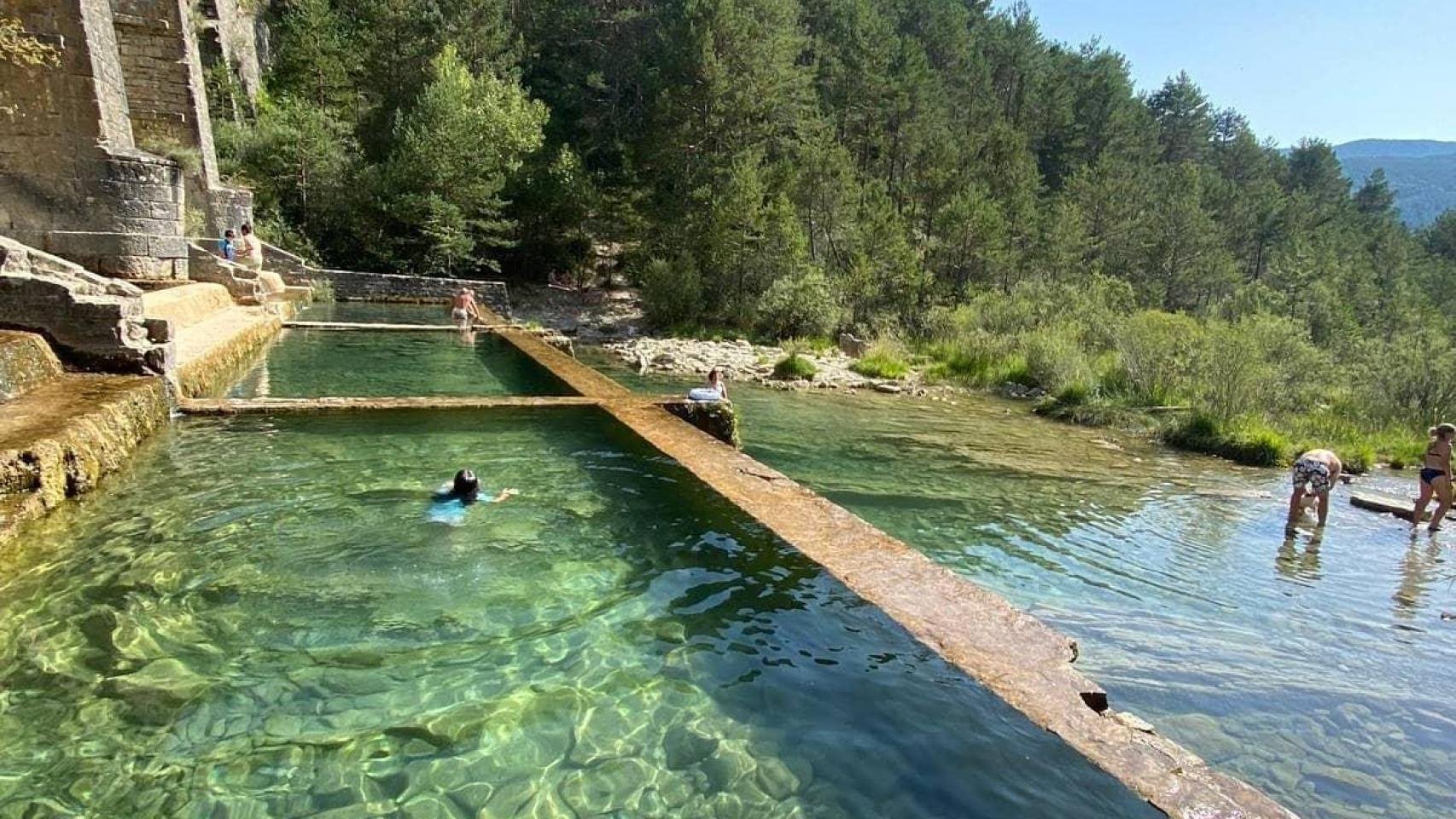 La piscina natural más bonita de Aragón para disfrutar este verano: con agua cristalina y a más de una hora de Zaragoza