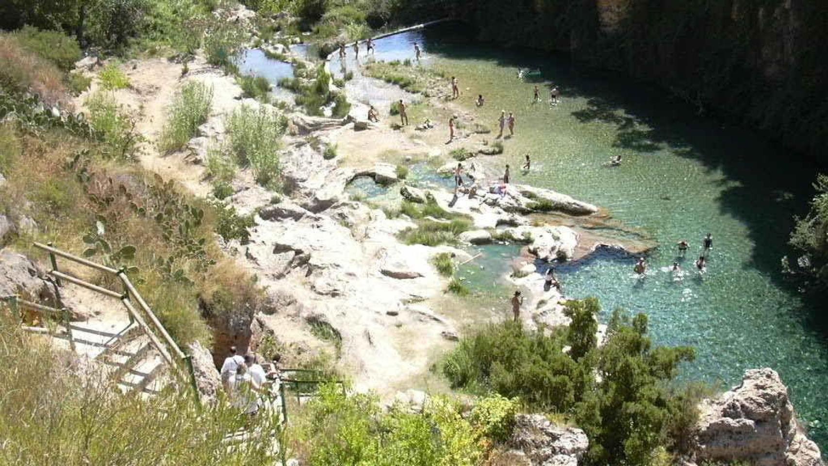 La piscina natural más bonita de Valencia para disfrutar este verano: con aguas cristalinas y un paisaje paradisíaco
