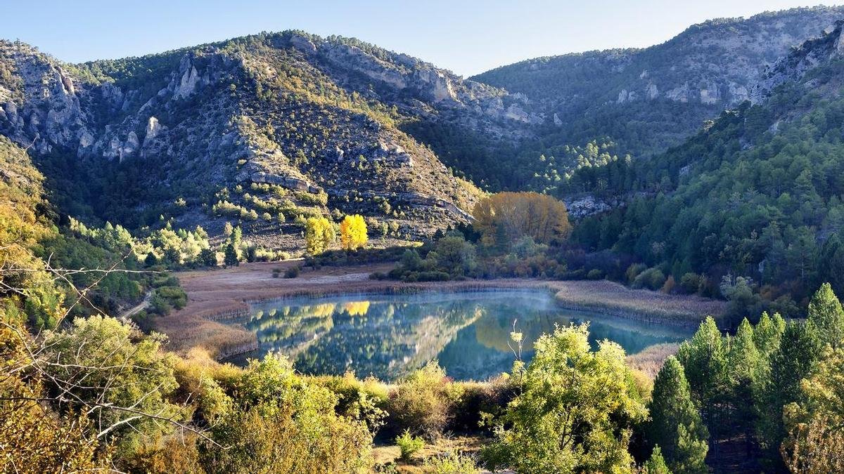 La piscina natural más espectacular de España está en Guadalajara: esconde un valioso tesoro visigodo que perteneció al último conde de la península