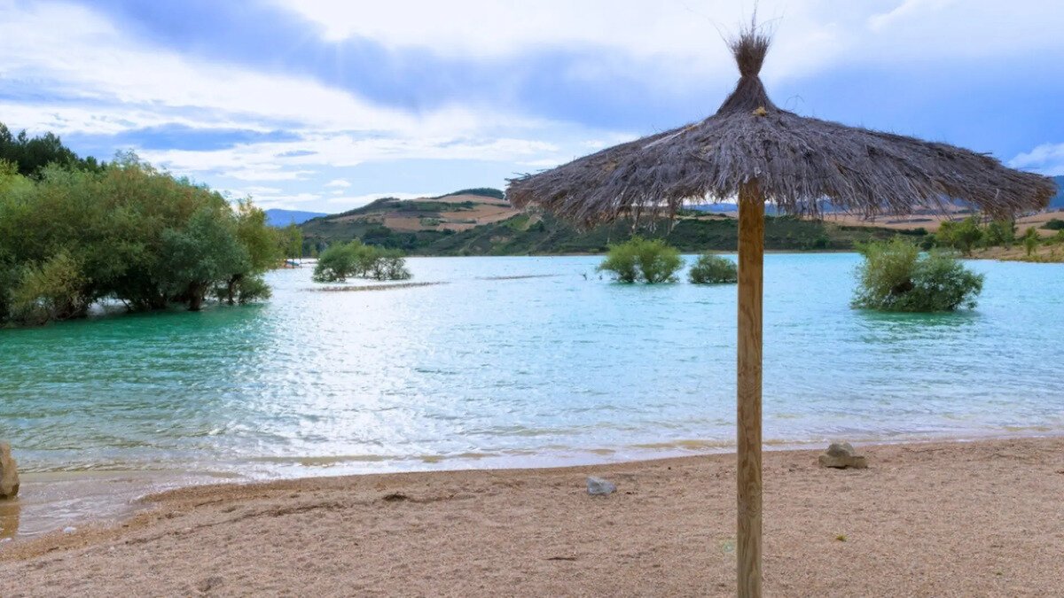La piscina natural pegada a Aragón con 7.900 km de costa