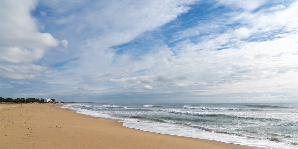 La playa casi virgen de Huelva que muchos desconocen: un auténtico paraíso rodeado de pinares