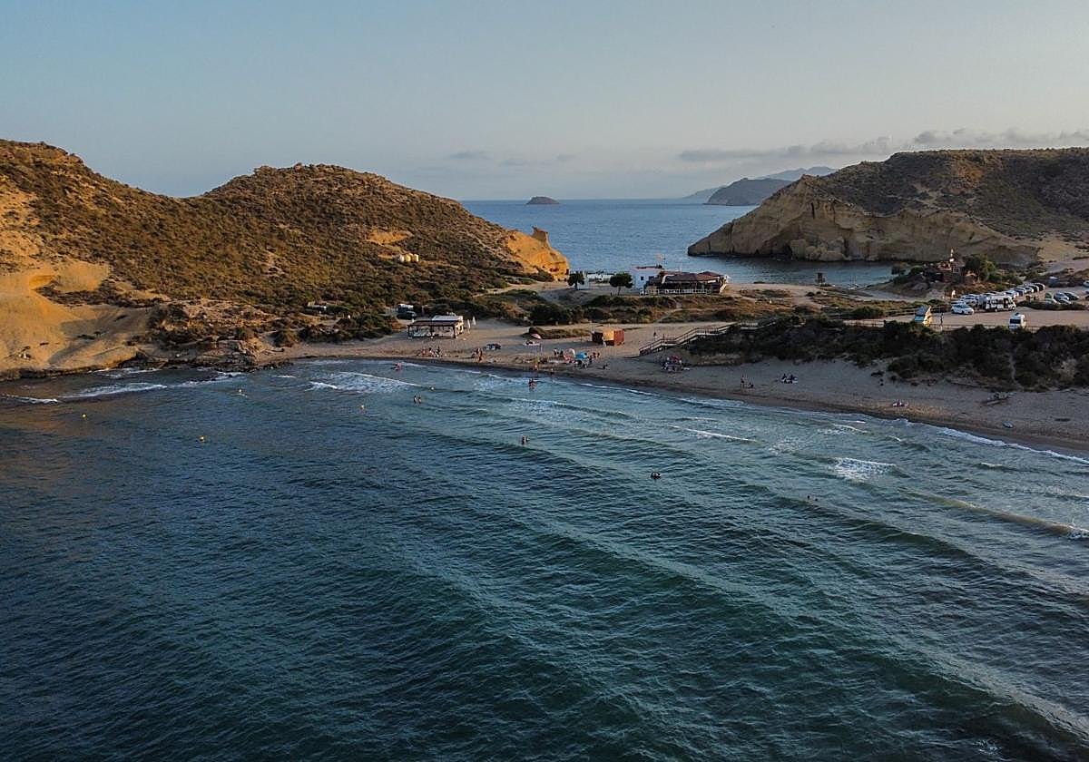 La playa de la Región de Murcia elegida por National Geographic como una de las «más bonitas de España» | La Verdad