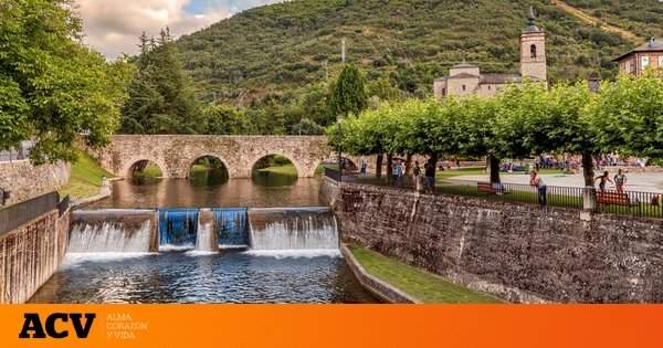 La playa natural de interior de España que hay que visitar una vez en la vida: sin casi turistas y en un precioso pueblo