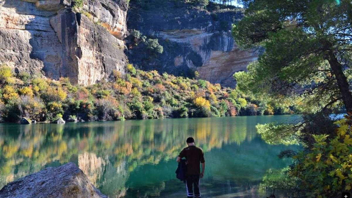 La ruta a una hora de Madrid perfecta para ir con niños: con merenderos y un río azul turquesa