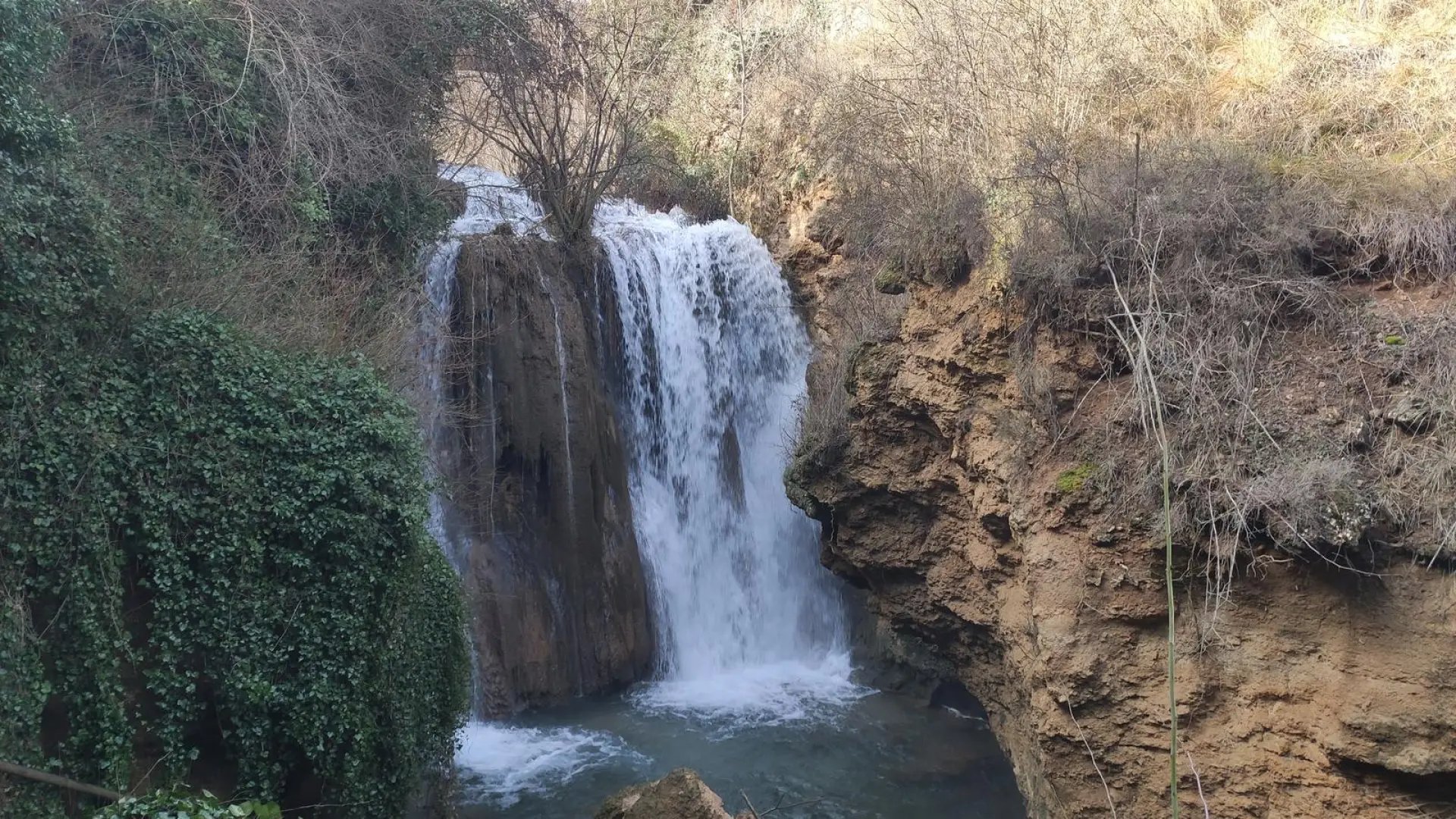 La ruta a una impresionante cascada en Cuenca ubicada junto a una ermita del siglo XVI