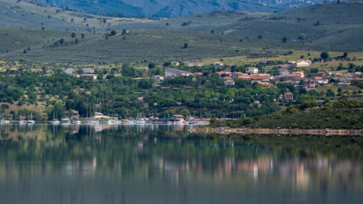 La ruta circular de Madrid que atraviesa bosques que son como catedrales verdes y donde los pueblos se alzan como joyas escondidas
