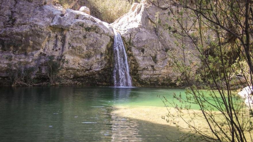 La ruta con cascadas y piscinas naturales ideal para el verano: parece Bali pero está muy cerca de Alicante