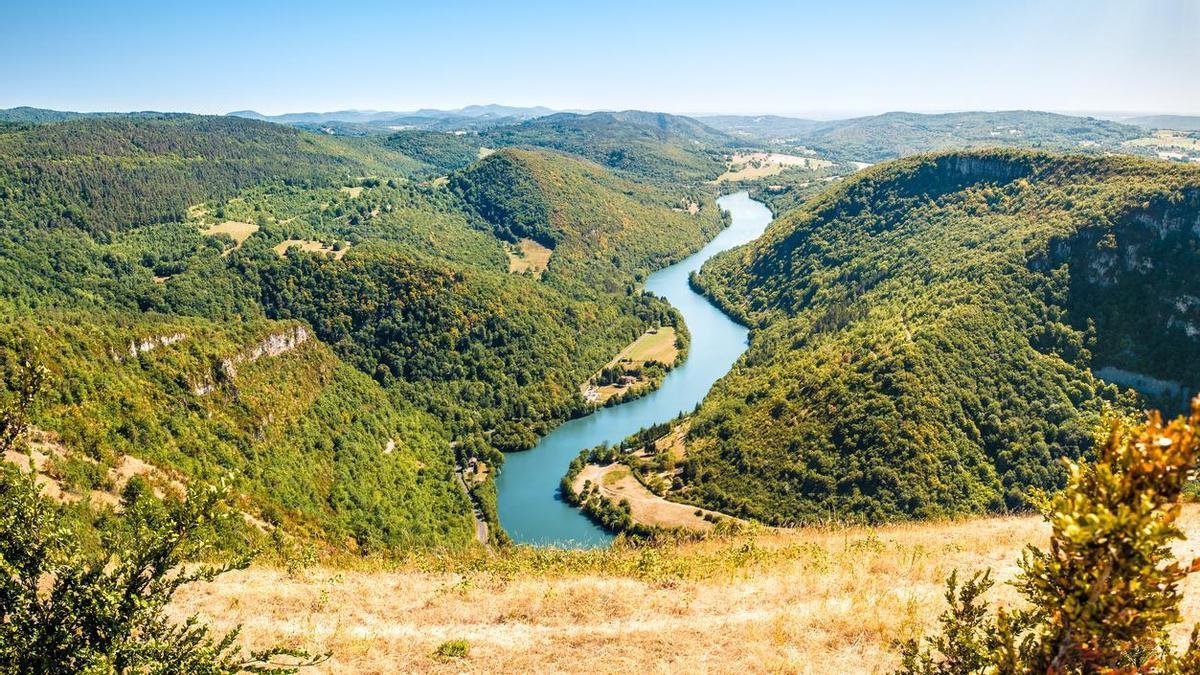 La ruta de senderismo más bonita de España se llama La Senda de los Mil Colores: atraviesa la Sierra de Francia y debes hacerla una vez en la vida