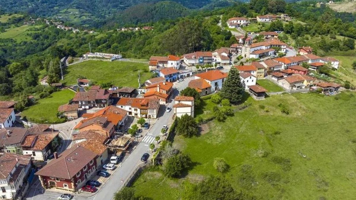 La ruta de senderismo que tiene este pueblo de Asturias considerado uno de los más bonitos de España