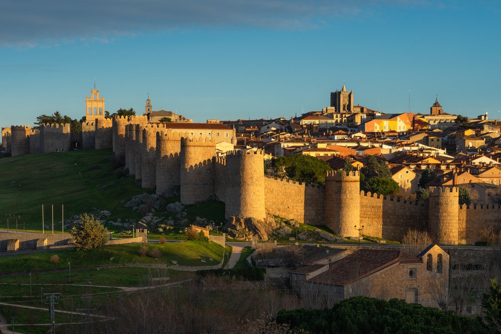 La ruta por los pueblos amurallados del siglo XI que aún conservan su trazado medieval y son Patrimonio Mundial desde hace 35 años