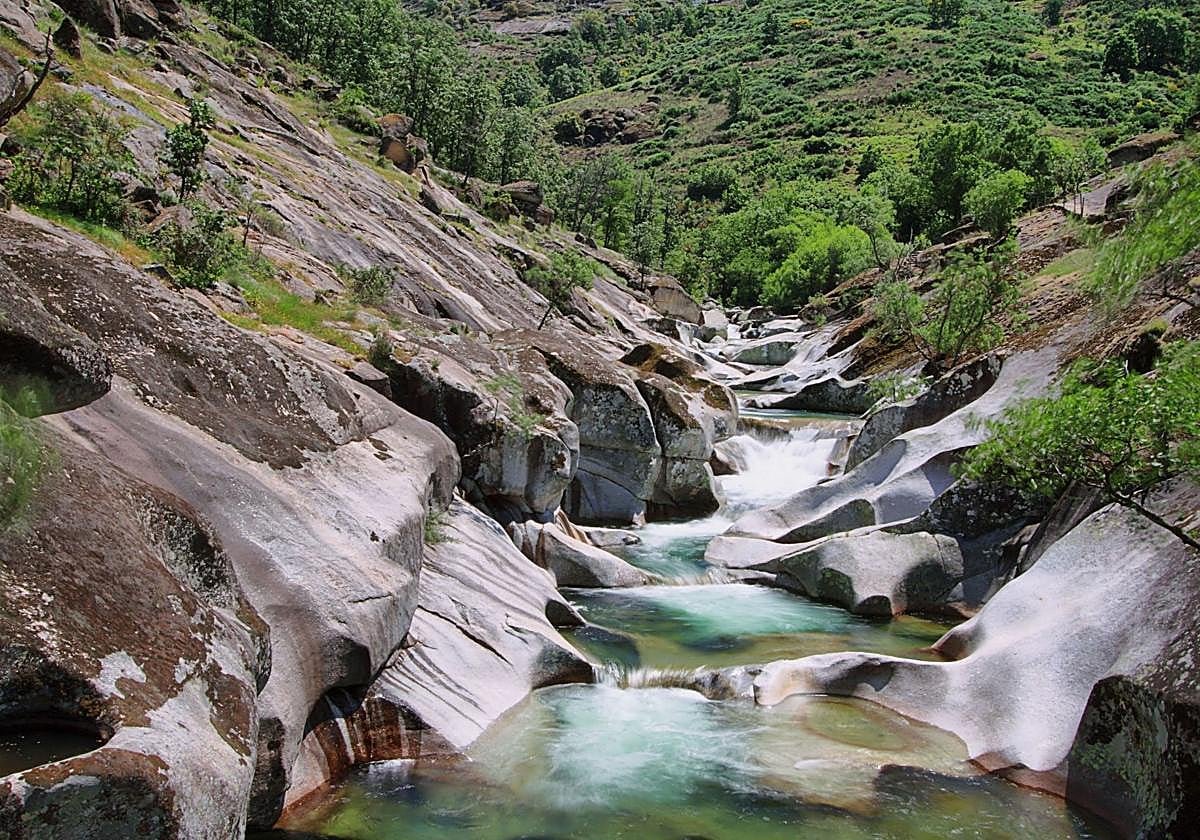 Las 10 mejores piscinas naturales en Extremadura para refrescarte este verano | Hoy