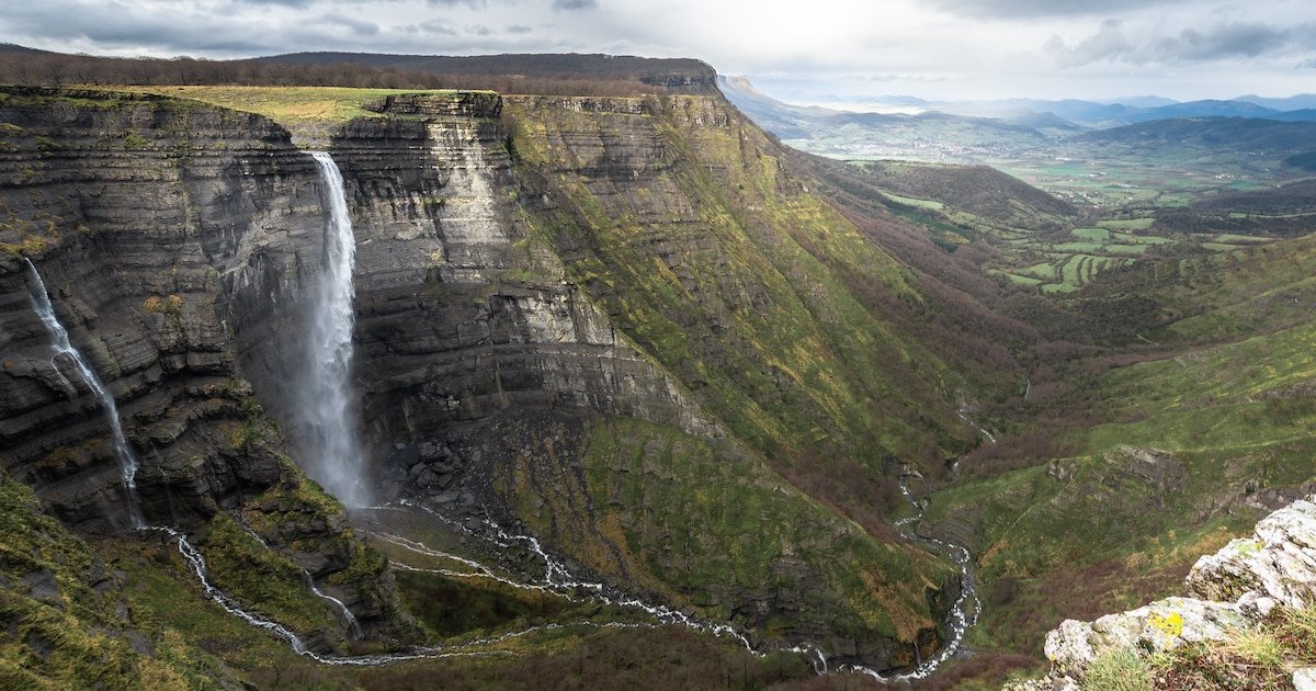 Las 7 rutas más bonitas de Burgos: de la cascada más alta de España a impresionantes lagunas glaciares