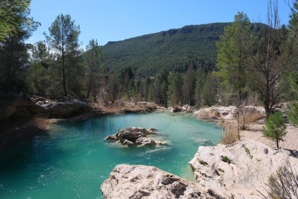 Las 'calas' de agua cristalina como Bora Bora o Seychelles: cerca de Aragón
