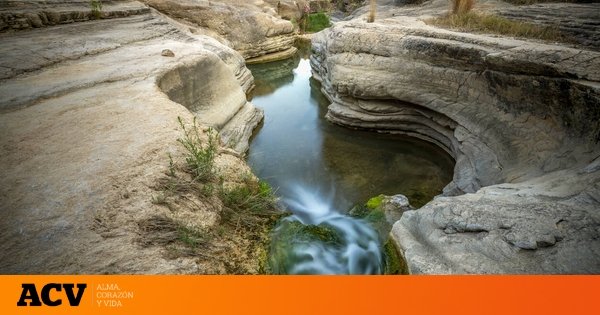 Las espectaculares pozas de agua cristalina entre un desfiladero que hay que visitar sí o sí: a través de una preciosa ruta de senderismo