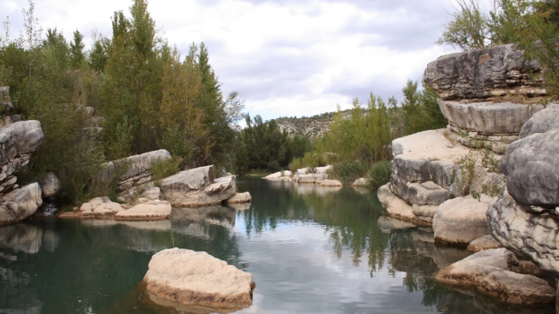 Las piscinas naturales más impresionantes de Teruel: con agua cristalina y bajo un puente renacentista