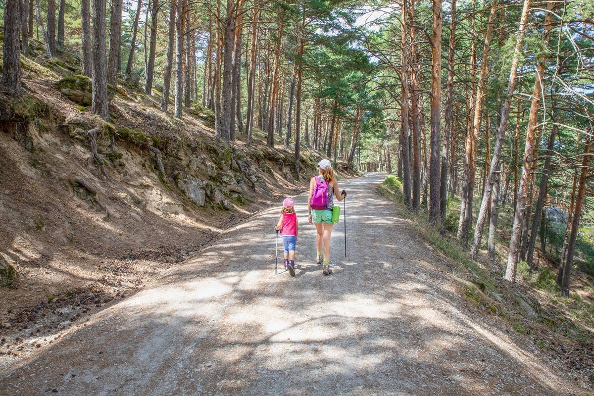 Las tres rutas de senderismo más fáciles de Madrid para no senderistas: duran menos de una hora y son perfectas para familias y niños