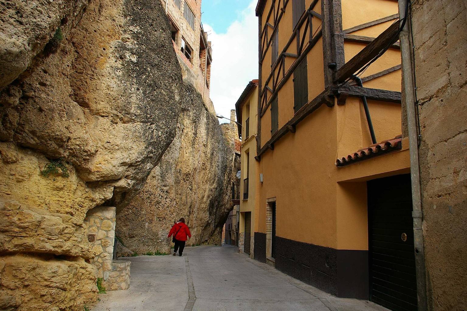 Margalef de Montsant, el pueblo de Tarragona que está metido en las rocas de una montaña