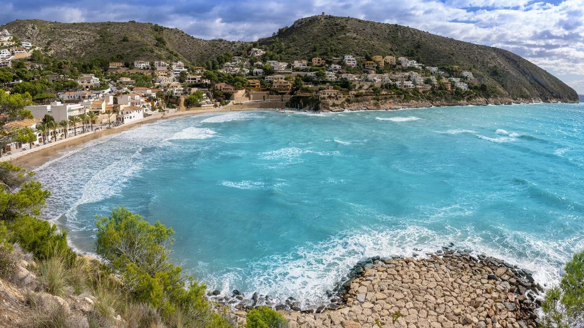 Ni Altea, ni Jávea: el pueblo costero más bonito de la Comunidad Valenciana esconde las mejores calas de aguas turquesas del litoral
