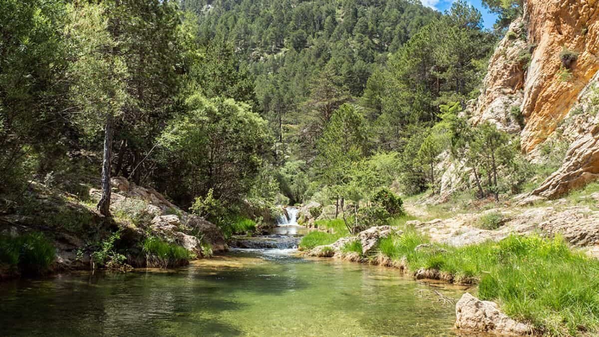 Ni el Parrizal ni la Pesquera: la poza secreta de Teruel con cascadas