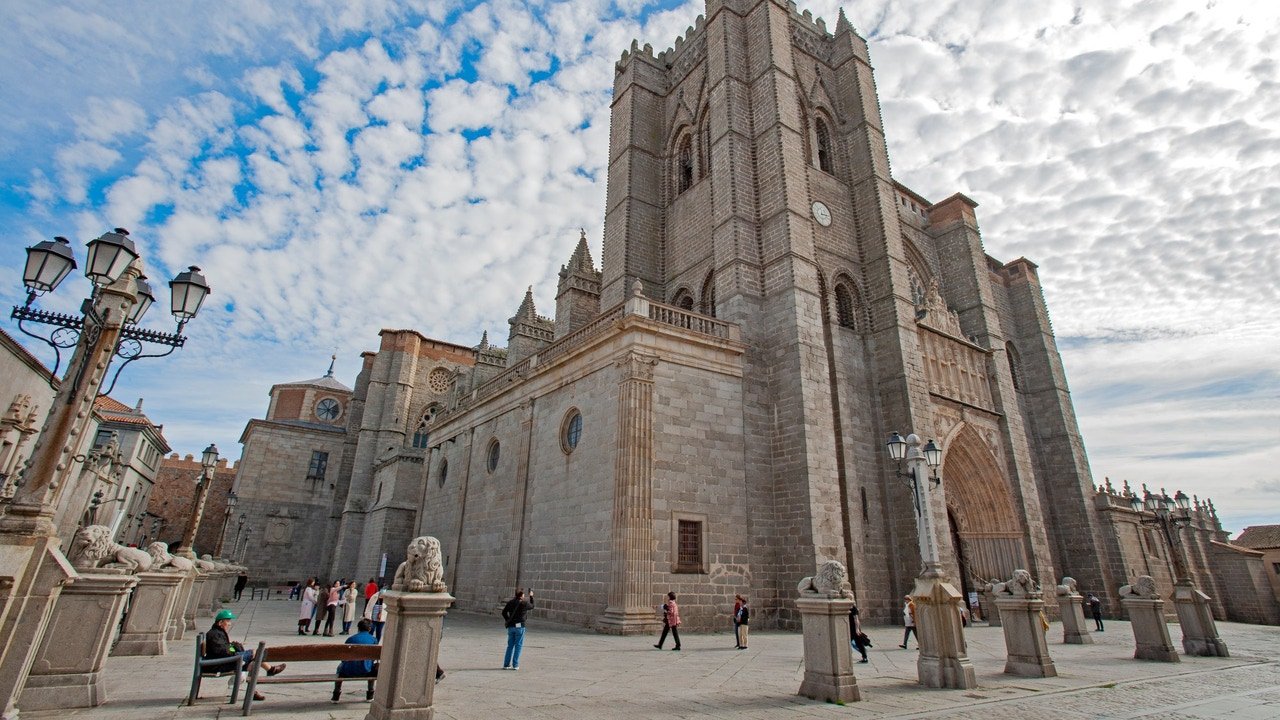 Ni la de Burgos ni la de Toledo: esta espectacular catedral es el primer templo gótico de España
