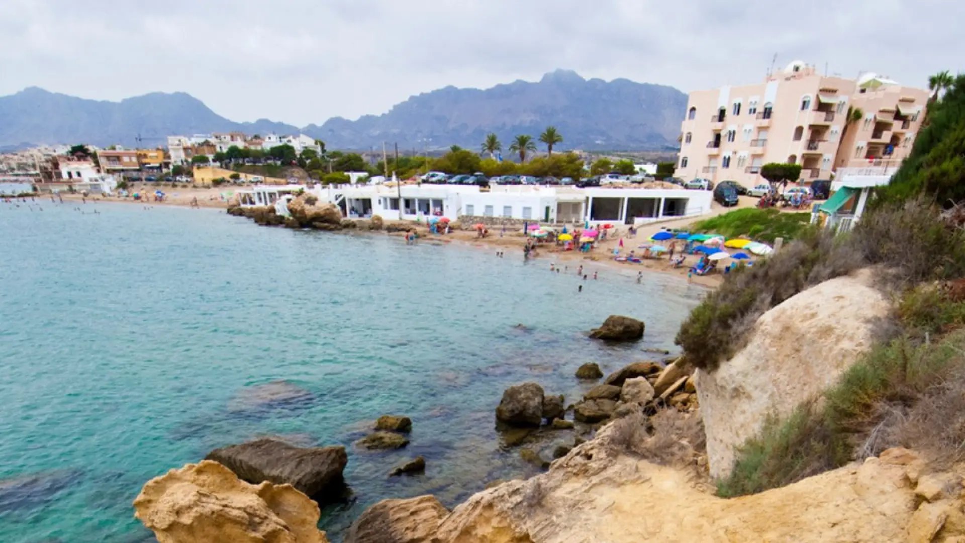 Ni Níjar ni Mojácar: el desconocido pueblo de Almería de casas blancas y playas cristalinas